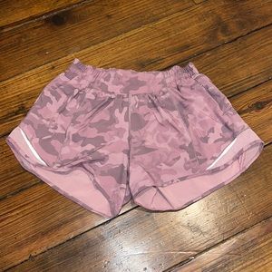 LULULEMON HOTTIE HOT 4 INCH SHORTS